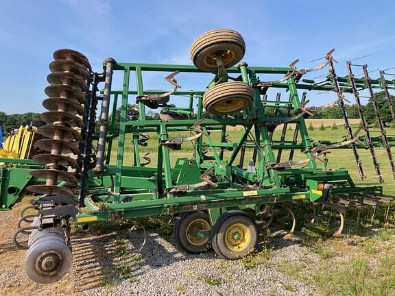 Image of John Deere 726 equipment image 4