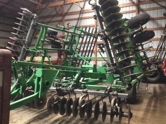 2005 John Deere 726 Equipment Image0