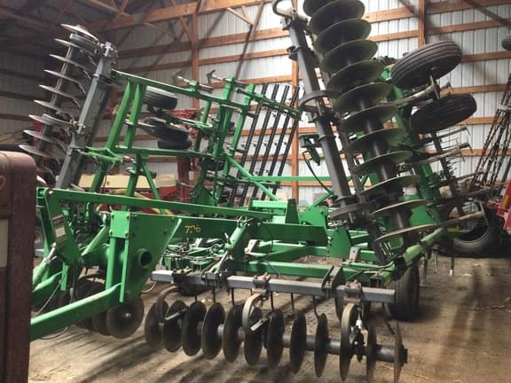 Image of John Deere 726 Primary image