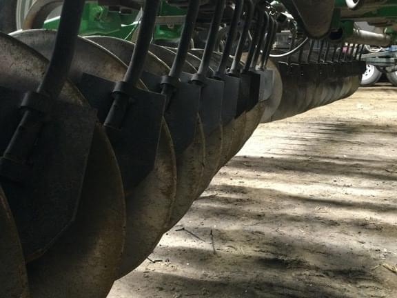 Image of John Deere 726 equipment image 1