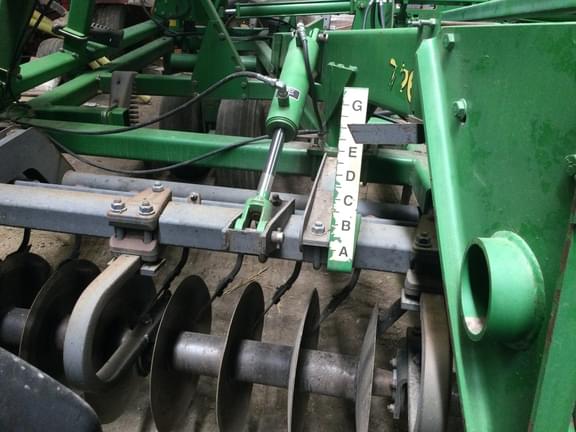 Image of John Deere 726 equipment image 4