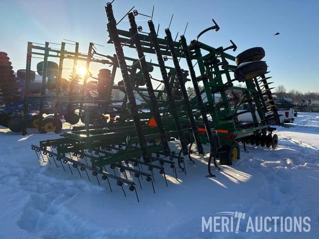 Image of John Deere 726 equipment image 4