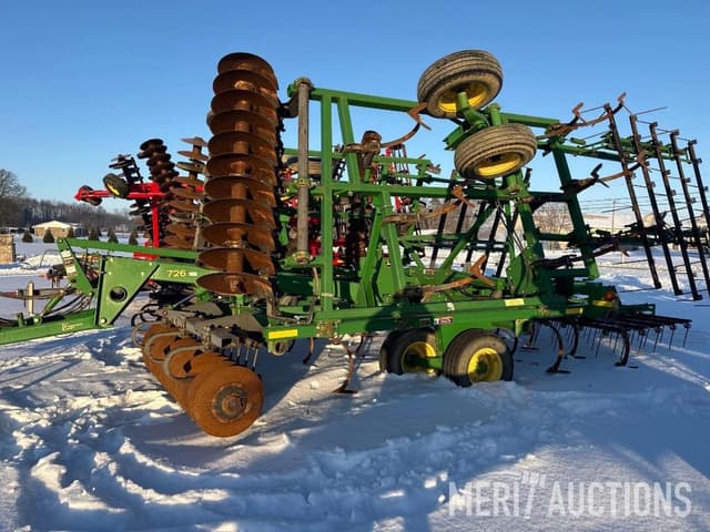 Image of John Deere 726 equipment image 1