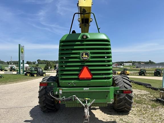 Image of John Deere 7300 equipment image 3