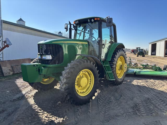 Image of John Deere 7320 equipment image 3