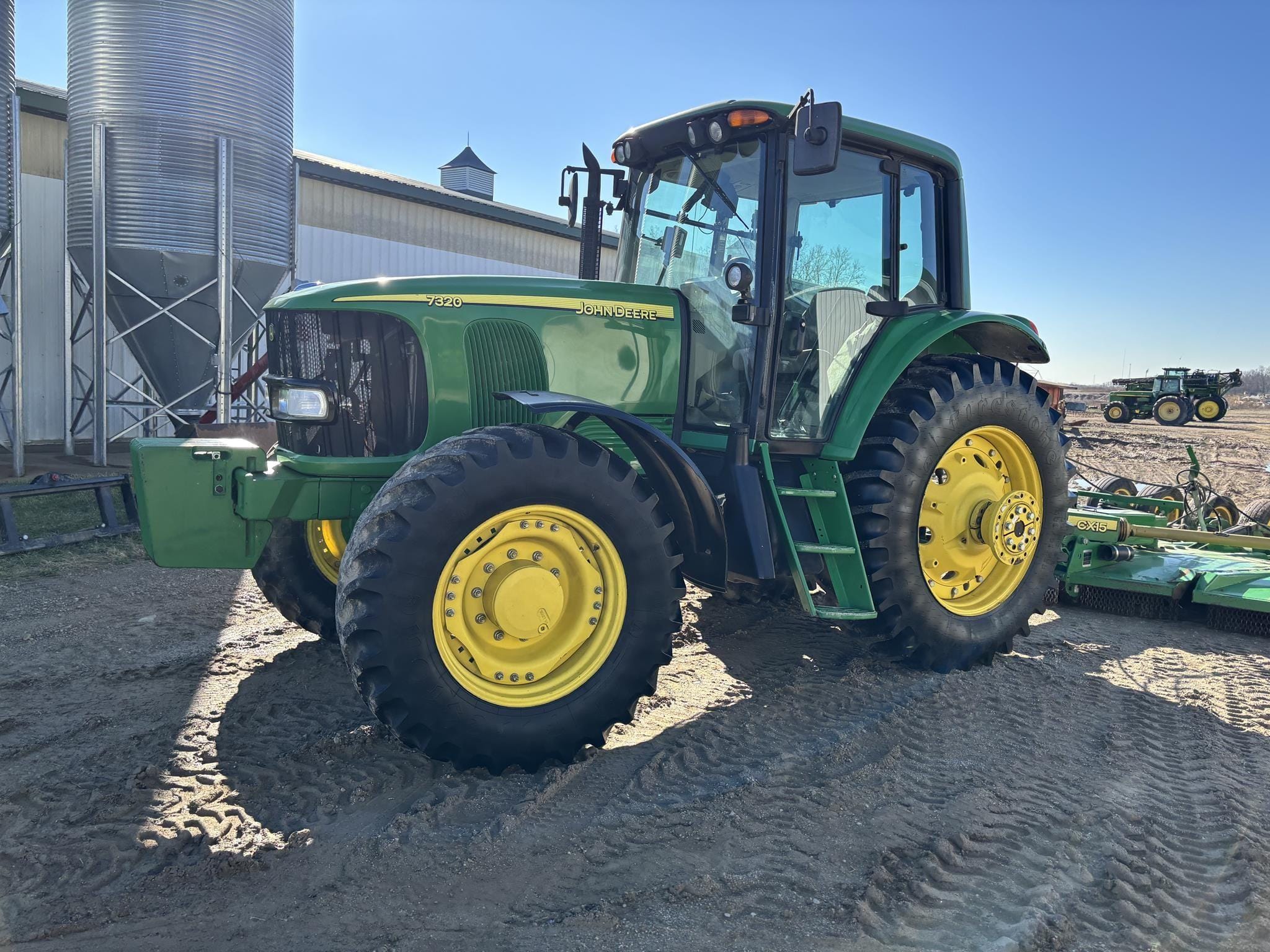 2005 John Deere 7320 Equipment Image0