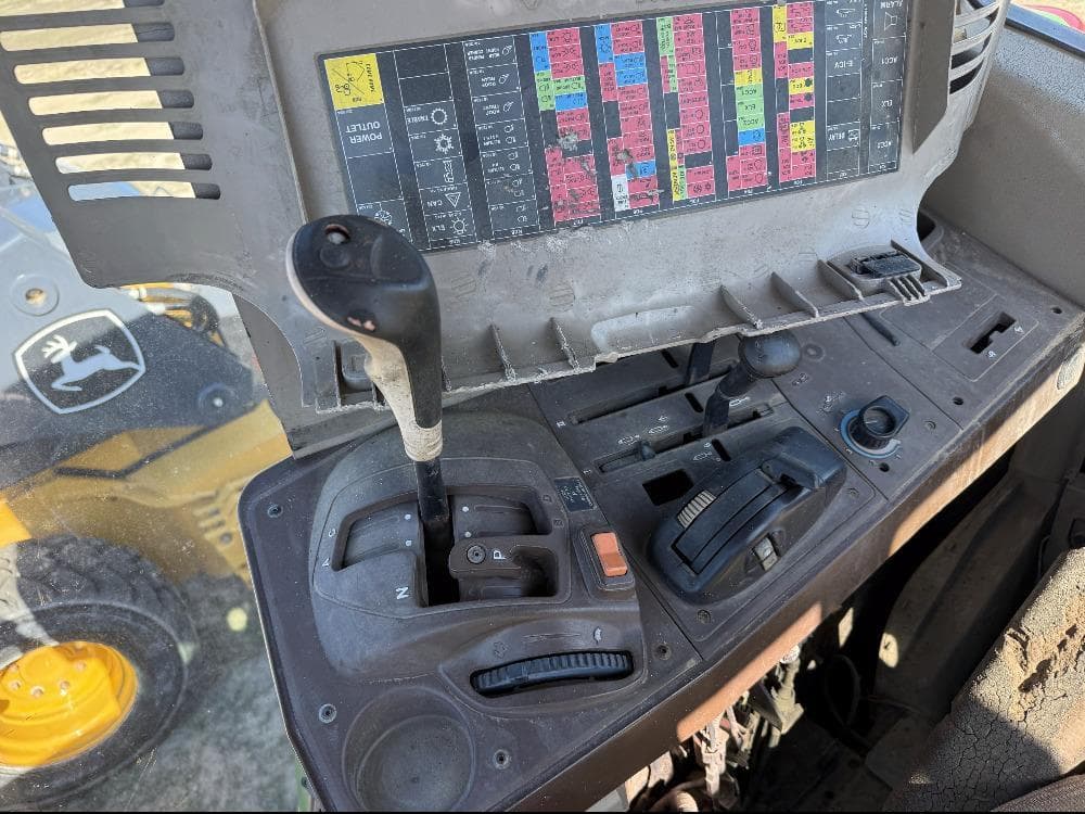 Image of John Deere 7320 Image 1