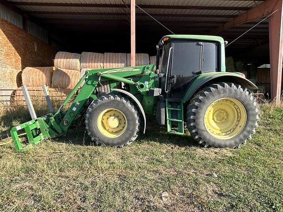 Image of John Deere 7320 equipment image 1