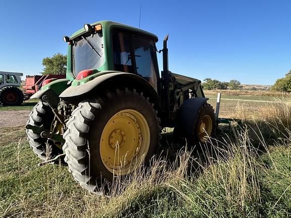 Image of John Deere 7320 equipment image 4