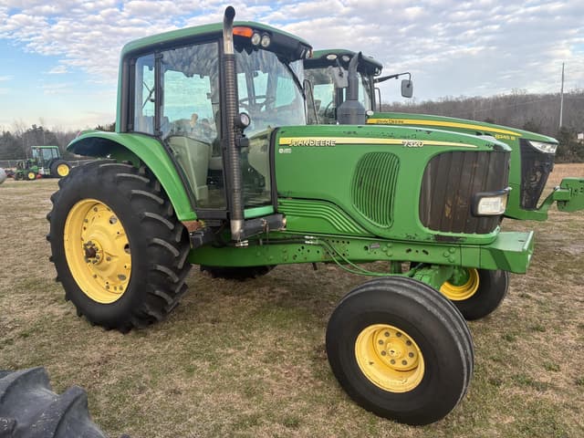 Image of John Deere 7320 equipment image 4