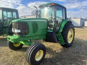2005 John Deere 7320 Image