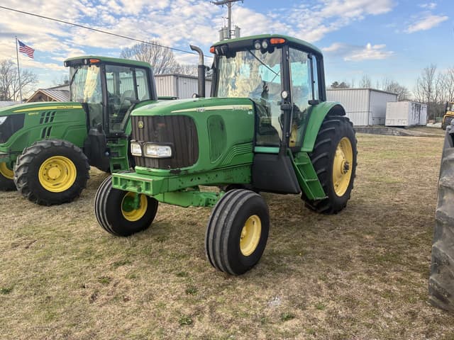 Image of John Deere 7320 equipment image 1