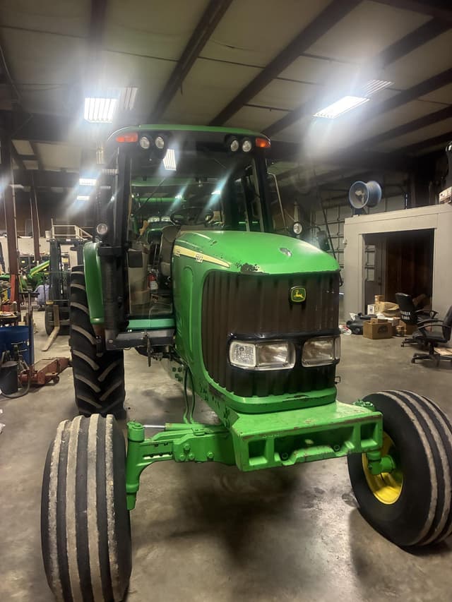 Image of John Deere 7320 equipment image 3