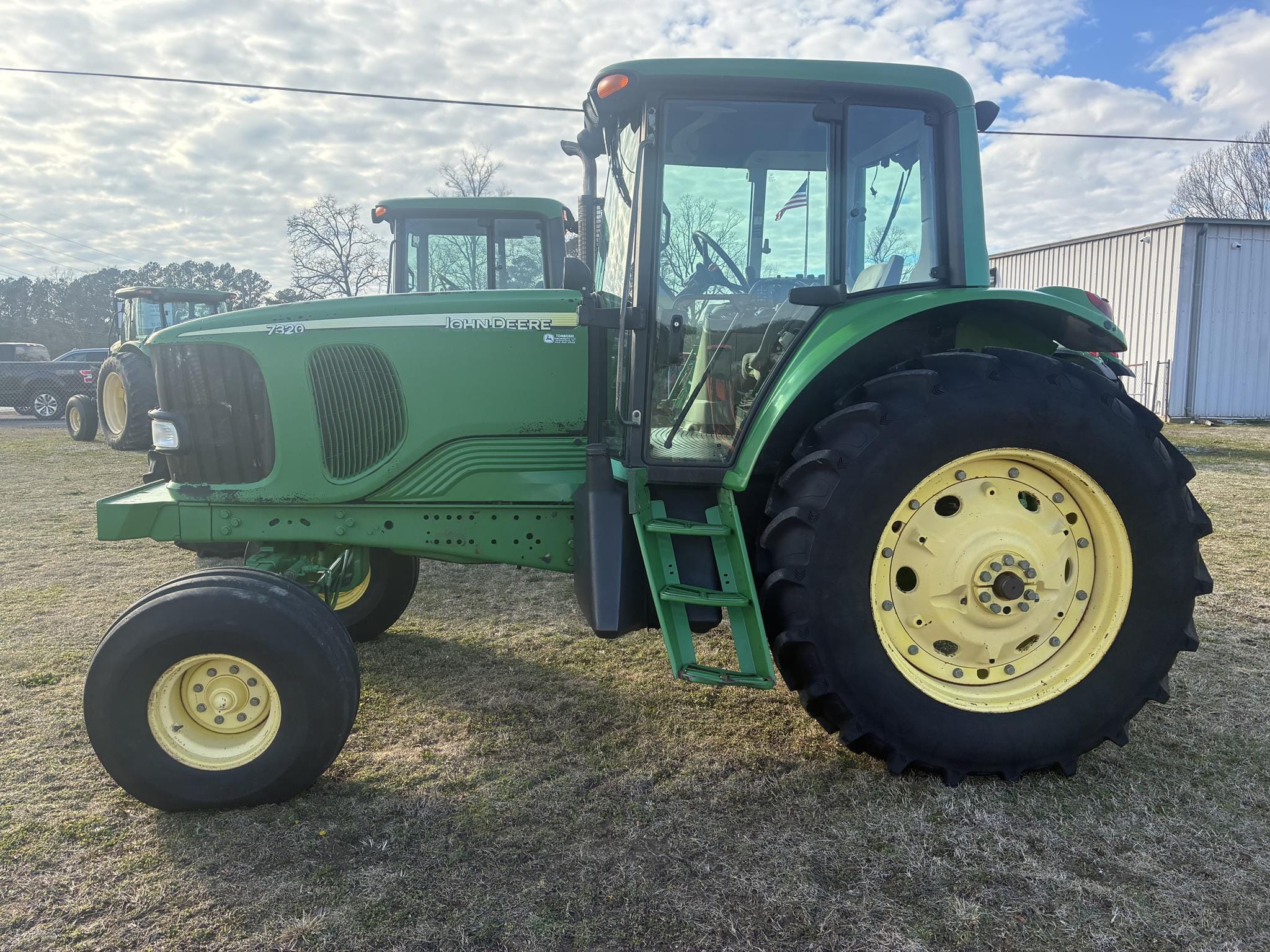 2005 John Deere 7320 Equipment Image0