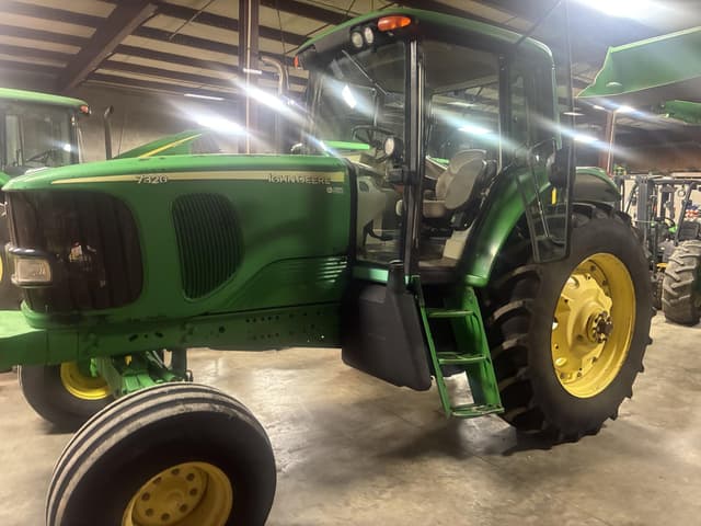 Image of John Deere 7320 equipment image 4