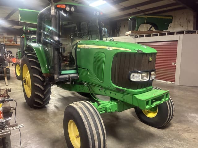 Image of John Deere 7320 equipment image 1