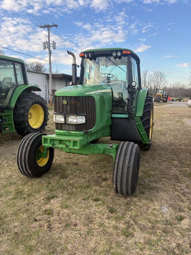 Image of John Deere 7320 equipment image 2