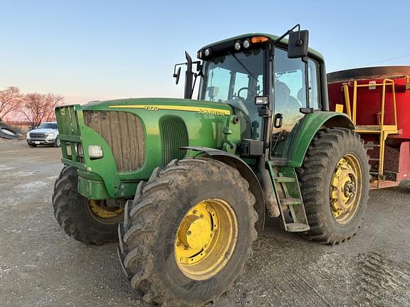 Image of John Deere 7320 Primary image