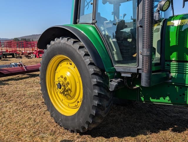 Image of John Deere 7320 equipment image 2