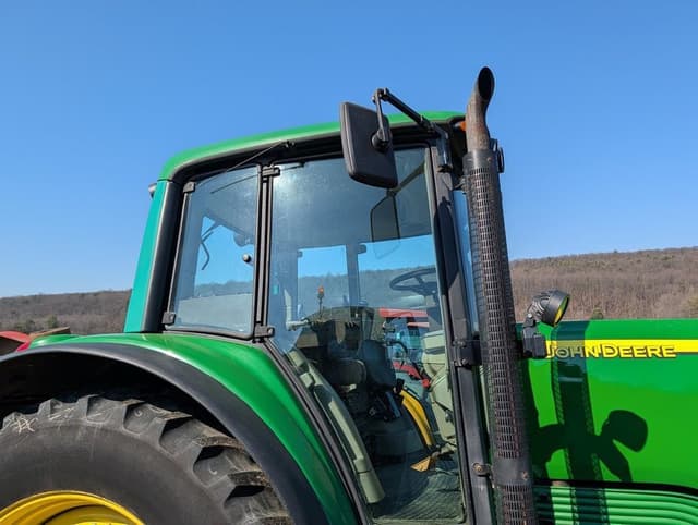 Image of John Deere 7320 equipment image 3