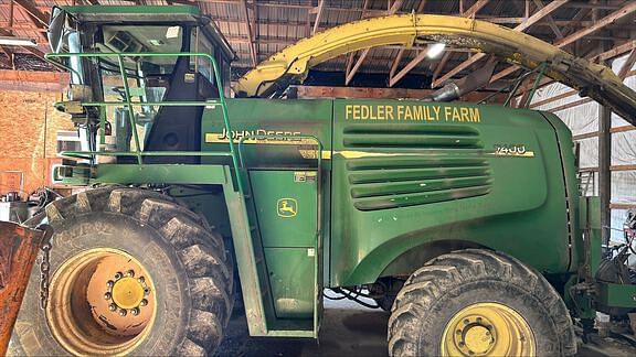 Image of John Deere 7400 equipment image 2