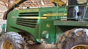 2005 John Deere 7400 Image