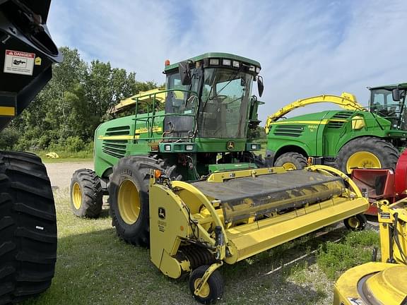 Image of John Deere 7400 Primary image