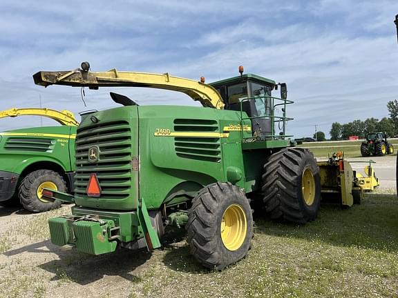 Image of John Deere 7400 equipment image 2