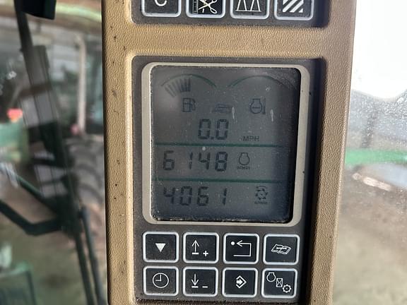 Image of John Deere 7400 equipment image 3
