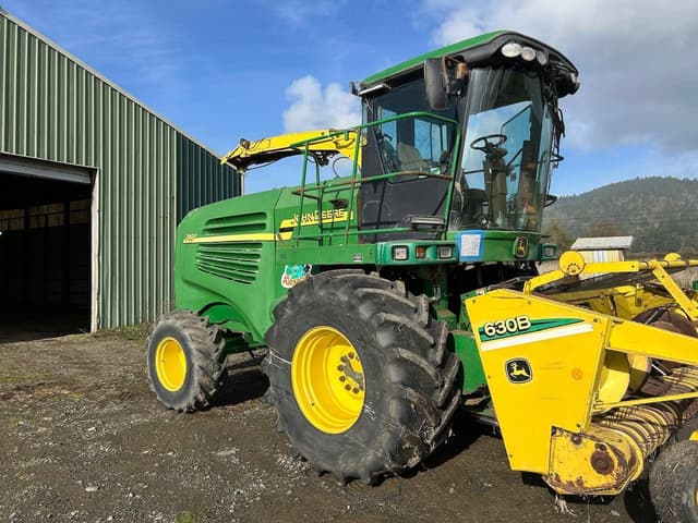 Image of John Deere 7400 equipment image 2