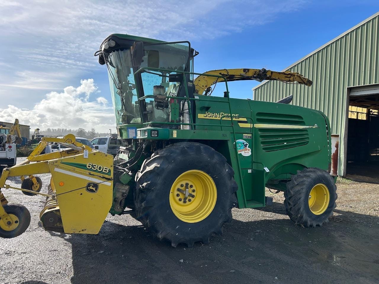 2005 John Deere 7400 Equipment Image0