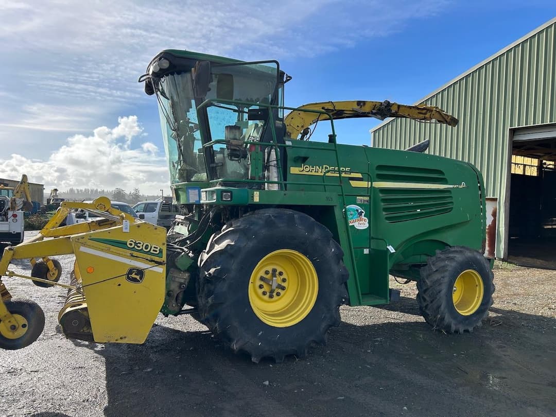 Image of John Deere 7400 Primary image