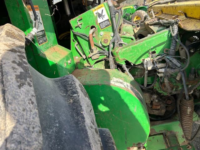Image of John Deere 7400 equipment image 3