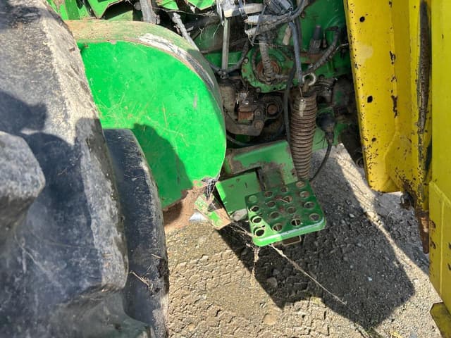 Image of John Deere 7400 equipment image 4