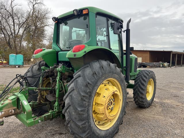 Image of John Deere 7420 equipment image 4