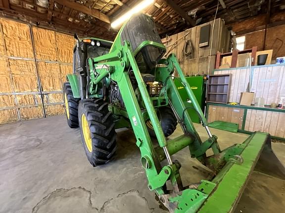 Image of John Deere 7420 equipment image 1