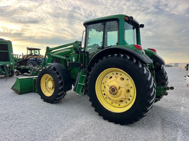 Image of John Deere 7420 equipment image 3