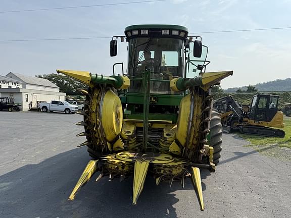 Image of John Deere 7500 equipment image 2