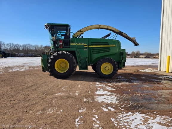 Image of John Deere 7500 equipment image 1
