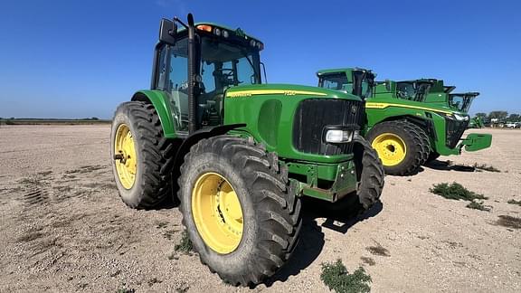 Image of John Deere 7520 Primary image