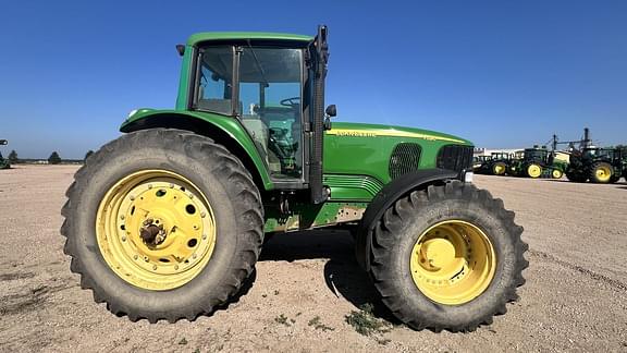 Image of John Deere 7520 equipment image 1