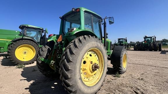 Image of John Deere 7520 equipment image 2