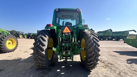 Image of John Deere 7520 equipment image 3