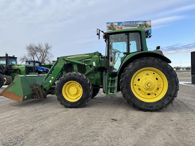 Image of John Deere 7520 equipment image 1