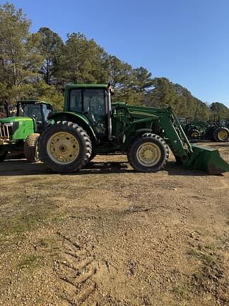 Image of John Deere 7520 equipment image 1