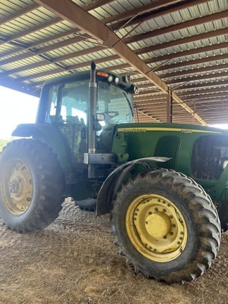 2005 John Deere 7520 Equipment Image0