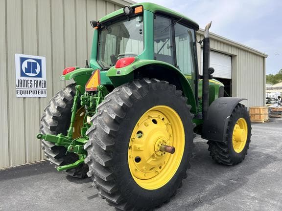 Image of John Deere 7520 equipment image 2