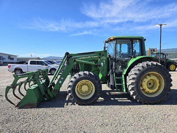 Image of John Deere 7520 equipment image 1