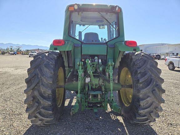 Image of John Deere 7520 equipment image 3
