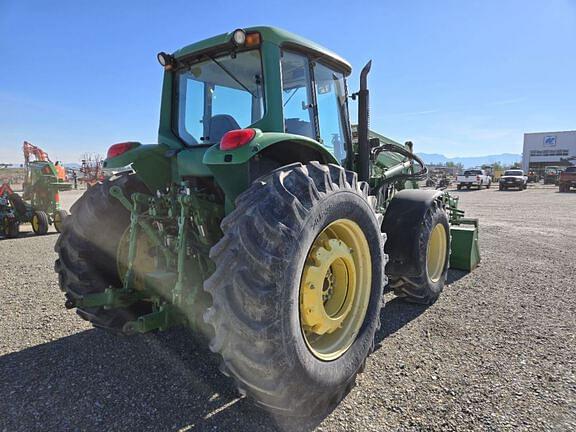 Image of John Deere 7520 equipment image 4